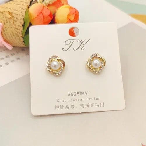 Aretes de moda en aleación con diseño de flores y perla artificial