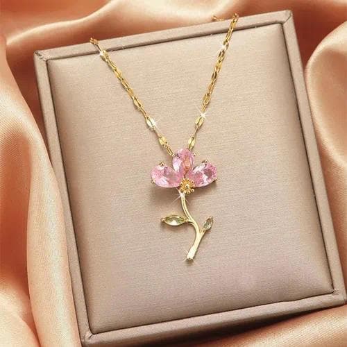 Collar de flores de hoja de circón rosa