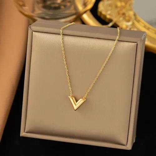Collar en forma de V de oro