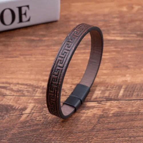 Pulsera de cuero sintético con diseño geométrico — Marrón oscuro