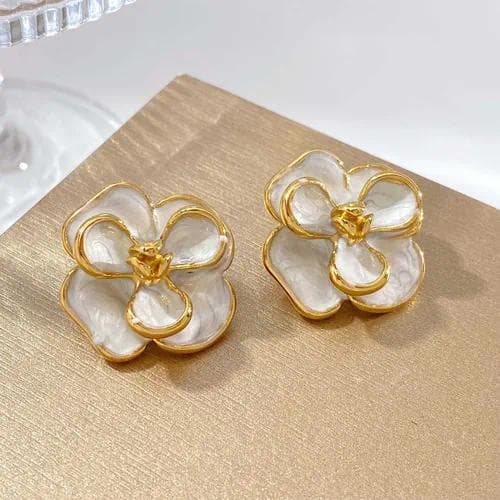 Aretes de mujer estilo retro en con esmalte y patrón de flores