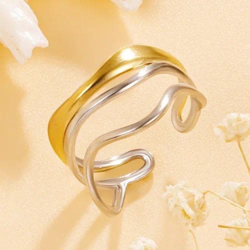 Anillos abiertos con diseño de líneas en color acero